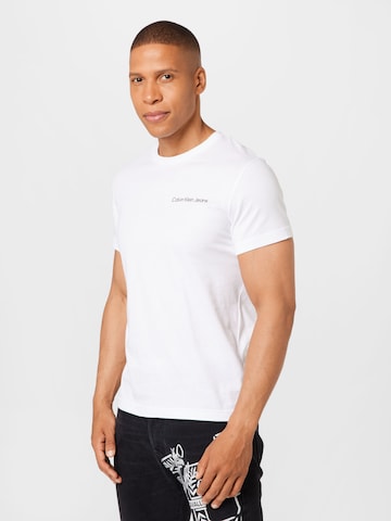 Tricou de la Calvin Klein Jeans pe alb: față