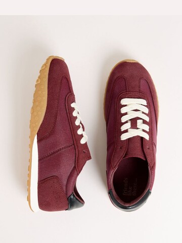 Friends Like These Sneaker in Rot