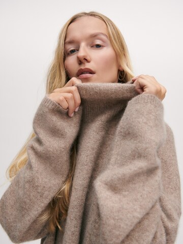 ABOUT YOU x Marie von Behrens Sweater 'Freya' in Beige