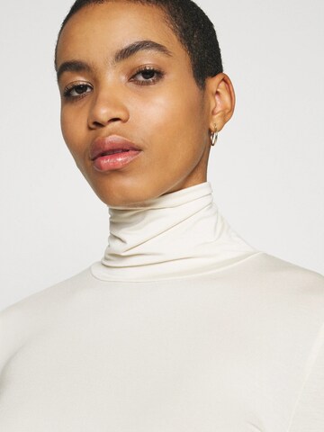 Top ' SC-MARICA 12 ' di Soyaconcept in bianco