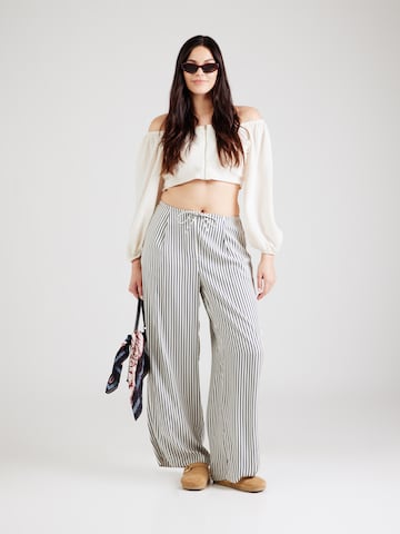 Tommy Hilfiger Curve Zvonové kalhoty Kalhoty se sklady v pase – bílá