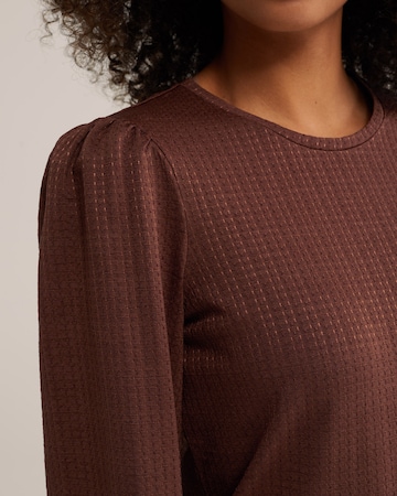 WE Fashion Blouse in Bruin
