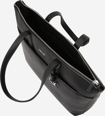 Calvin Klein Shopper 'Must' in Black