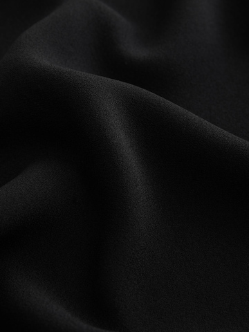 Robe Next en noir