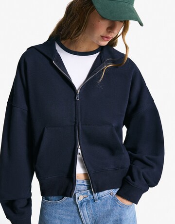 Giacca di felpa di Bershka in blu: frontale