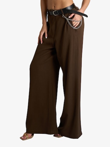 HAVE ONE Regular Broek in Bruin: voorkant