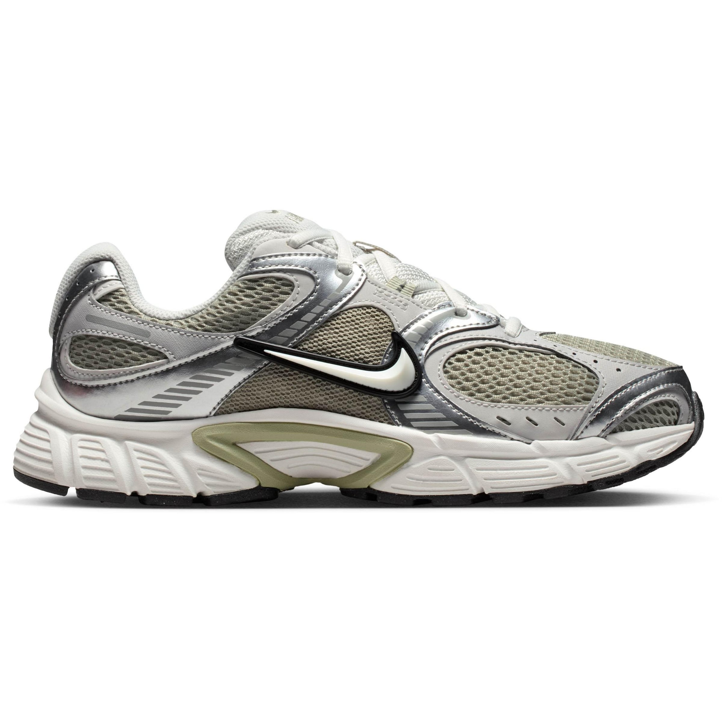 NIKE Sneakers 'V5 RNR' in Silver: front