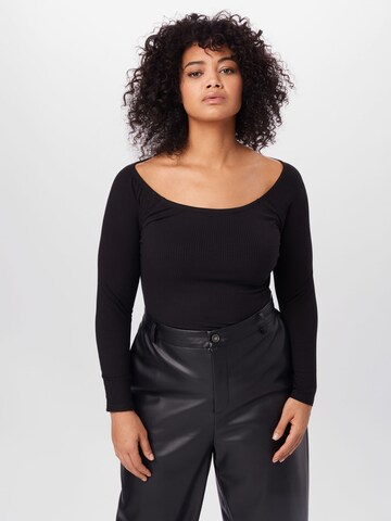 T-shirt 'Juli' ABOUT YOU Curvy en noir : devant