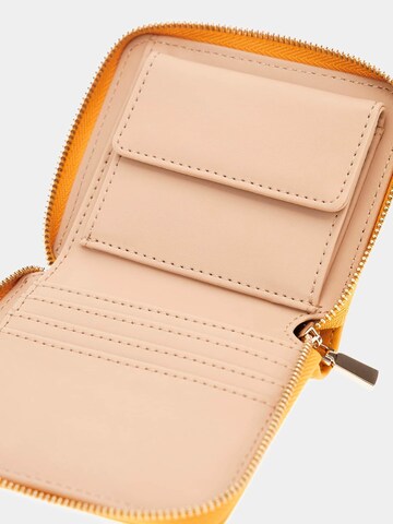GUESS Wallet 'Talent' in Yellow