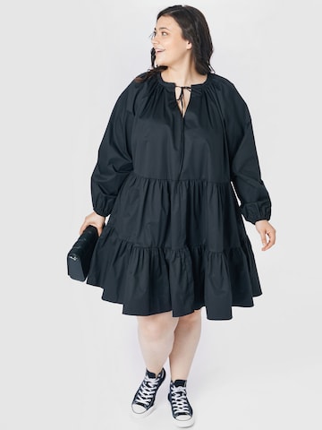 GLAMOROUS CURVE فستان بلون أسود