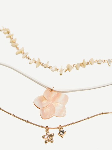 Chaîne Bershka en beige