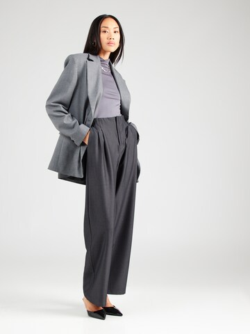 Loosefit Pantaloni con pieghe 'ONLMARION' di ONLY in grigio