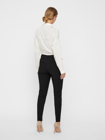 Vero Moda Petite Tapered Παντελόνι 'Victoria' σε μαύρο