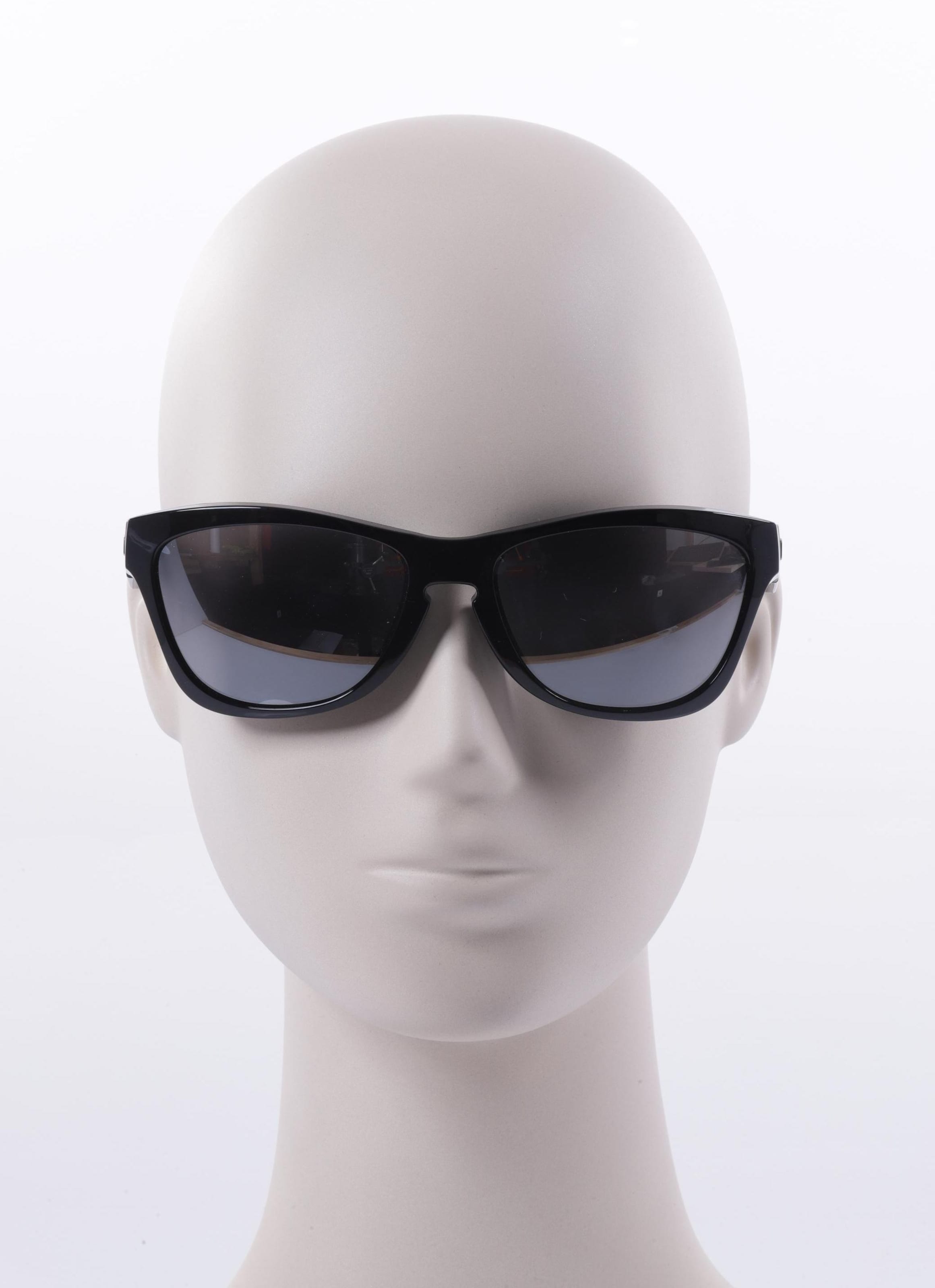 OAKLEY Sunglasses in One size in Black: front