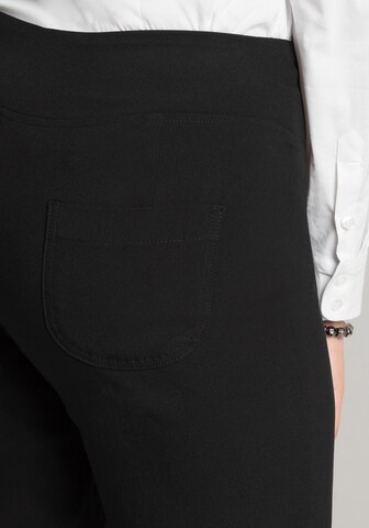 Bootcut Pantaloni modellanti di SHEEGO in nero