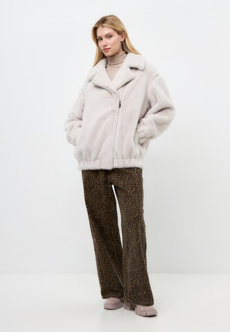 CESARE GASPARI Winter coat in White