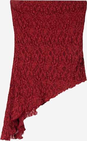 Top de la Bershka pe roșu: față