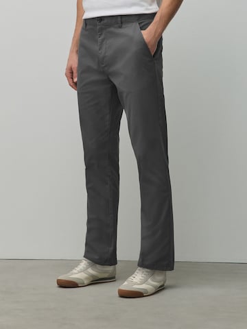 Next - Slimfit Pantalón chino en gris