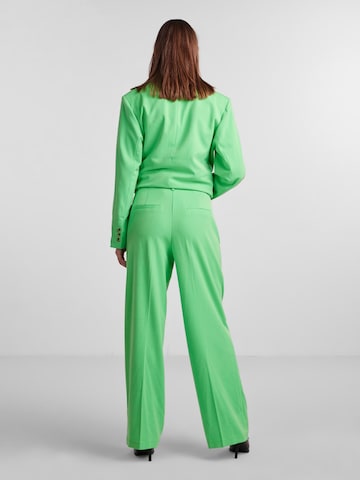 Wide leg Pantaloni cutați 'Serano' de la PIECES pe verde