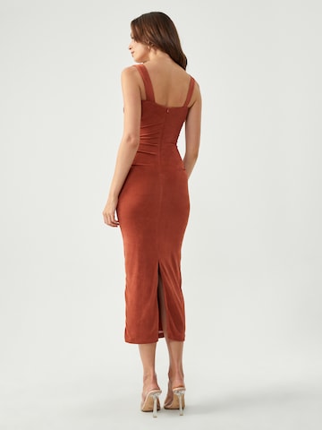 Robe 'WOODS' BWLDR en rouge : derrière