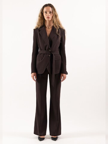 Costume 'Suit' Amarilde en marron