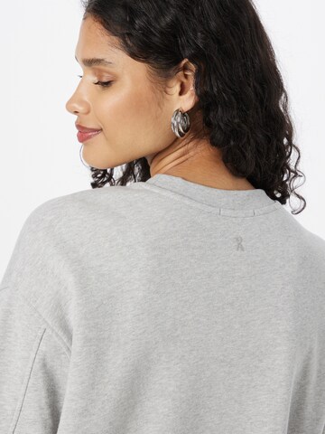 Sweat-shirt 'Aarin' ARMEDANGELS en gris