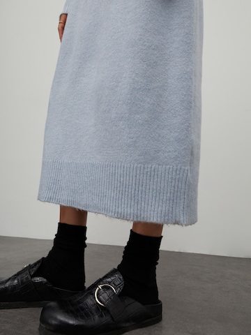 EDITED Knitted dress 'Gia' in Blue