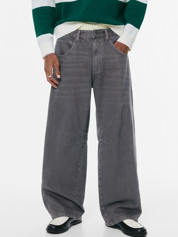 Baggy Jeans de la Pull&Bear pe gri: față