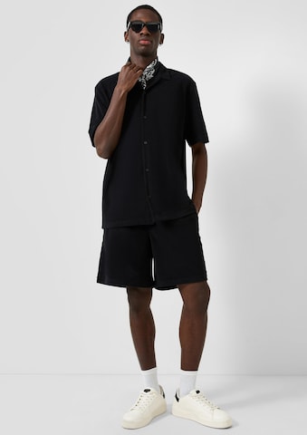 QS Regular fit Button Up Shirt in Black