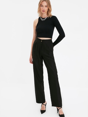 Trendyol Свободный крой Брюки со складками в Черный