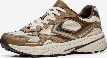 Baskets basses 'DEPORTIVO 29' Bershka en marron : devant