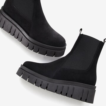 LASCANA Chelsea Boots in Schwarz