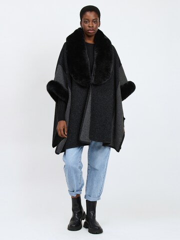 Influencer Cape in Schwarz