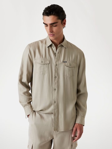 GUESS Regular Fit Hemd in Beige: Vorderseite