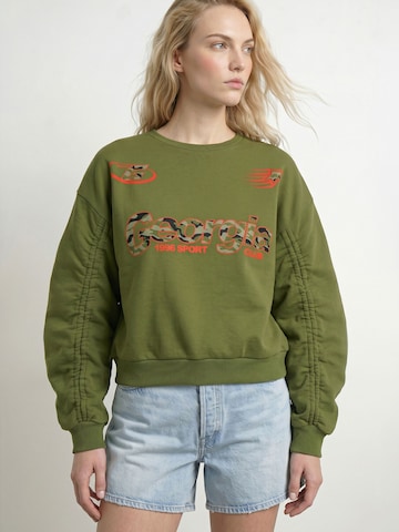 Sweat-shirt 'HDAGGIE' HYPEDROP en vert : devant