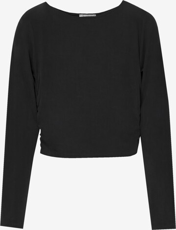 Tricou de la Pull&Bear pe negru: față