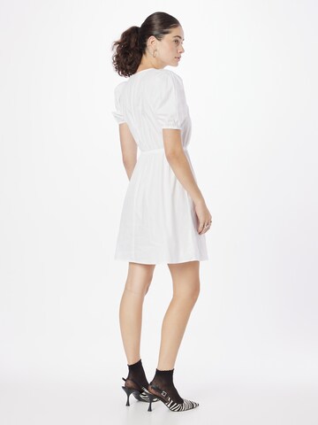 Robe River Island en blanc