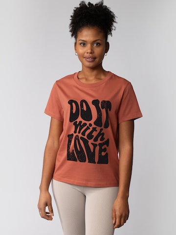 Watapparel Shirt 'Do it with love' in Rood: voorkant