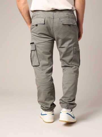 Effilé Pantalon cargo 'Monroe' Deeluxe en vert