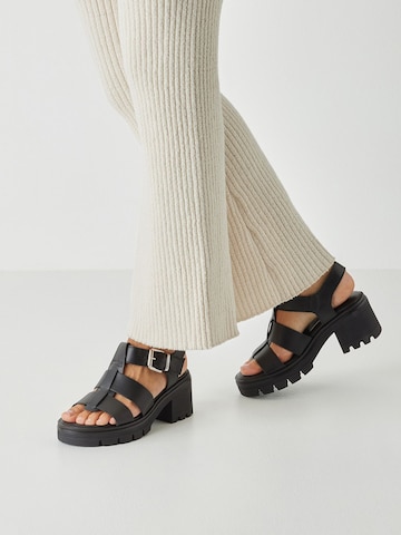 Tamaris Sandal in Black: front