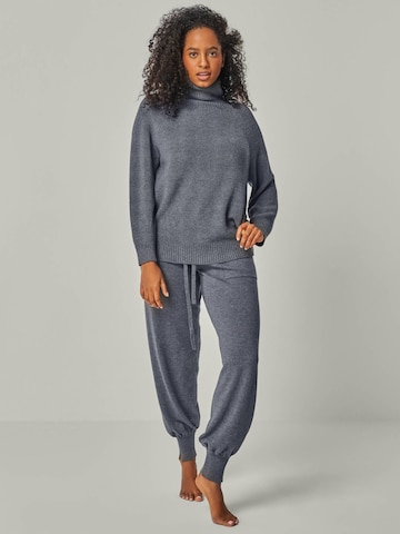 YOU LOOK PERFECT Hausanzug 'Eve & Bella' in Grau: Vorderseite