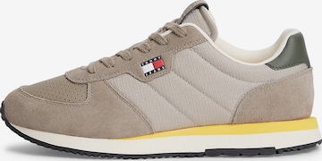 Tommy Jeans Sneakers laag in Grijs: voorkant