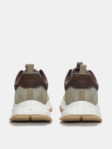 Sneaker low de la Pull&Bear pe bej