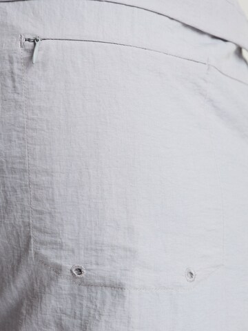 CHASIN' Regular Broek 'Omar.S Hybrid' in Grijs