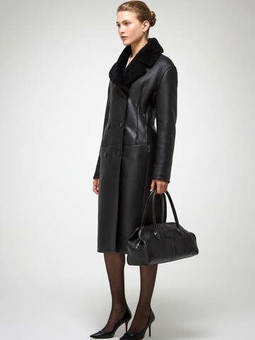 V S P Wintermantel 'Celina' in Schwarz