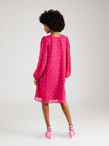 Robe 'IJUNA' b.young en rose