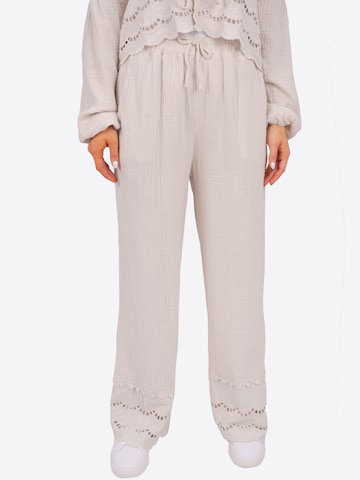 Seasons of April Wide leg Broek 'Ines' in Beige: voorkant