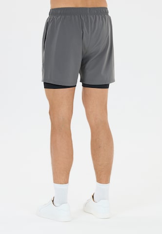 Virtus Regular 2-in-1-Shorts 'Zayne V2' in Grau