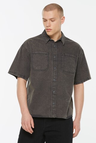 Harlem Soul Comfort Fit SO-NNY Kurzarmhemd in Grau: Vorderseite