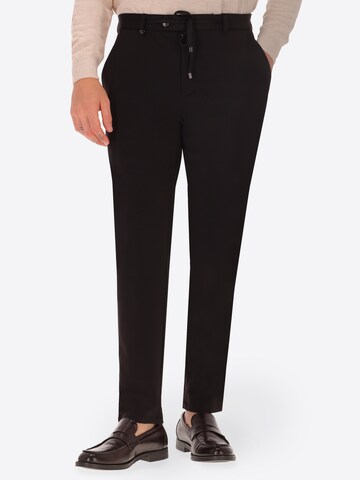 Distretto12 - Pantalón chino 'H.P.' en negro: frente